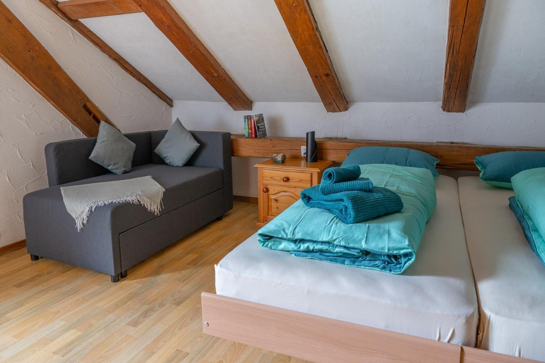 Chrona Bed & Breakfast Jenaz Стая снимка