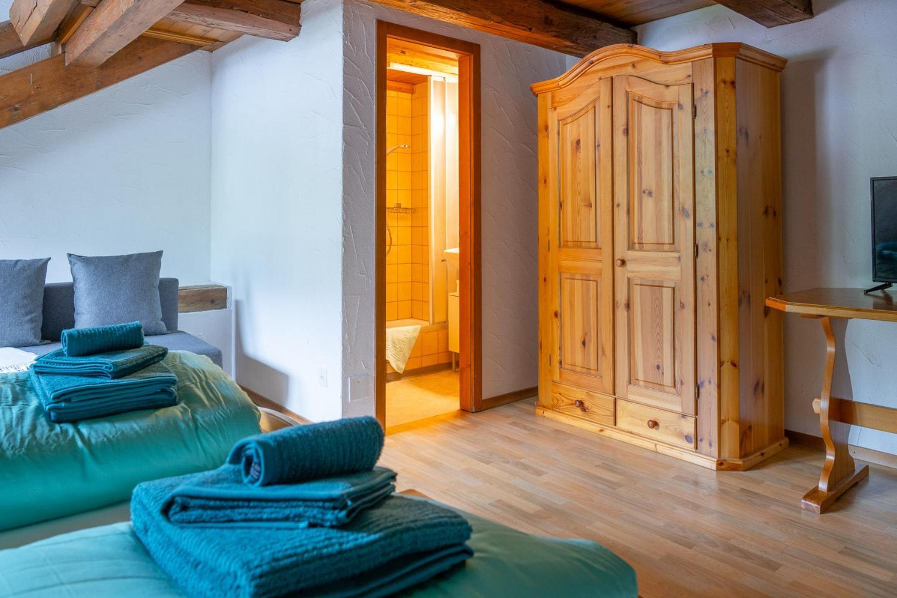 Chrona Bed & Breakfast Jenaz Стая снимка