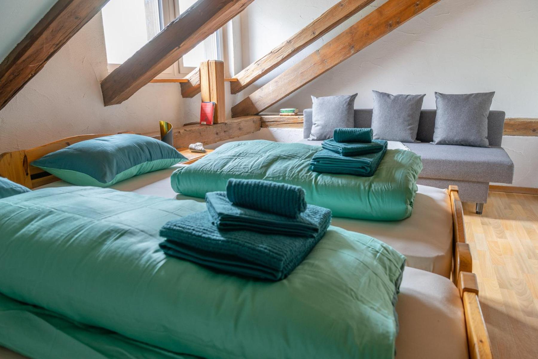 Chrona Bed & Breakfast Jenaz Стая снимка