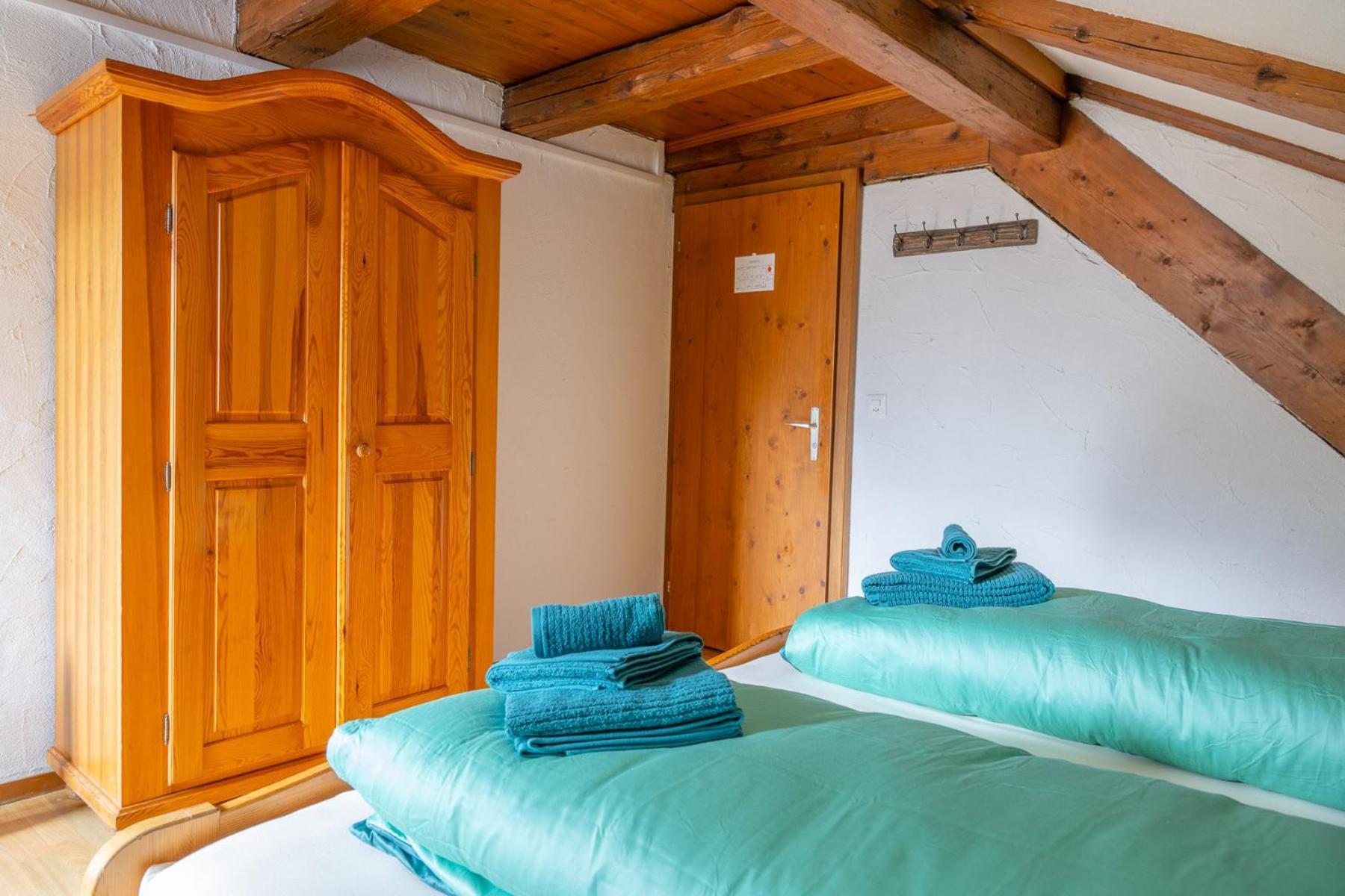 Chrona Bed & Breakfast Jenaz Стая снимка