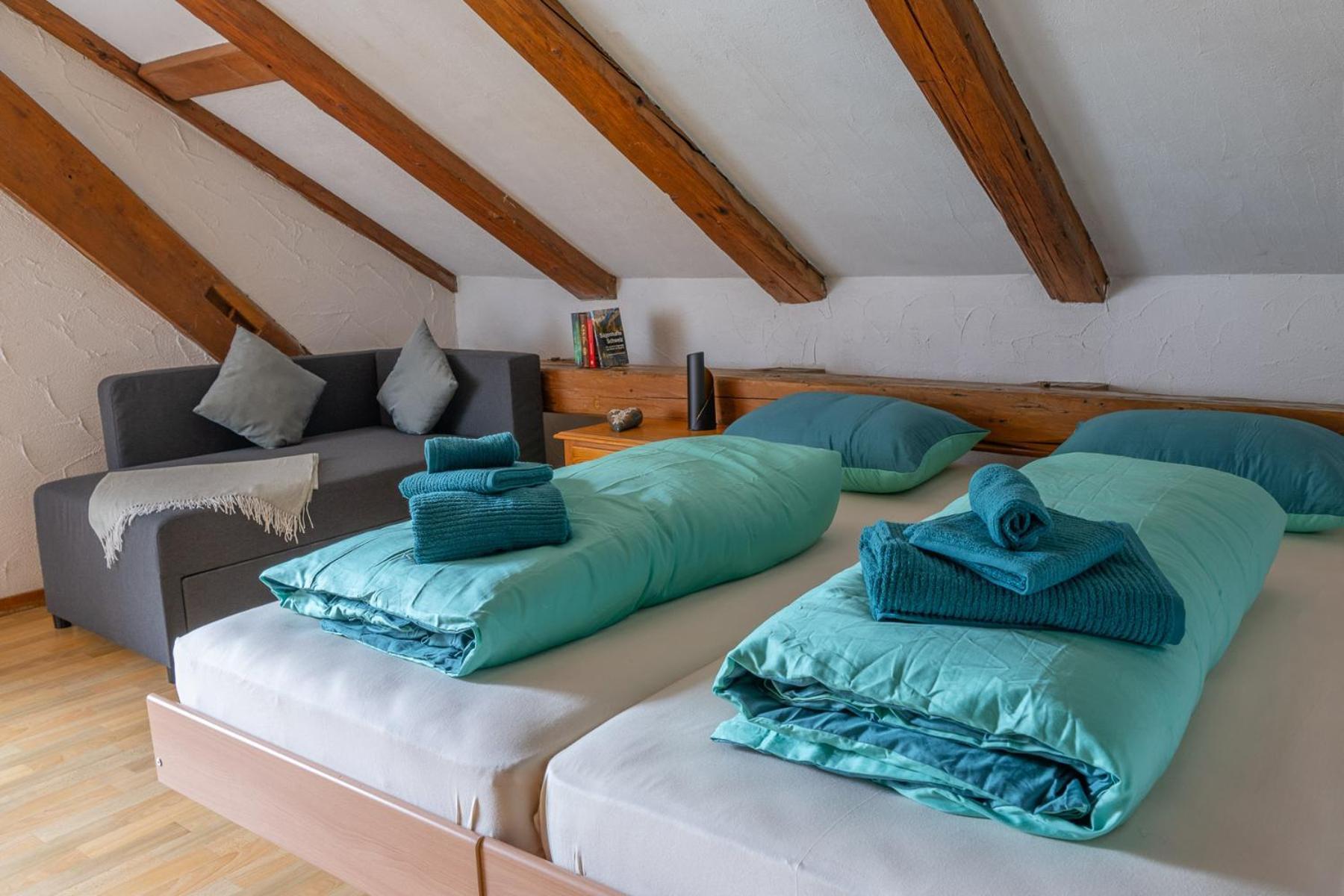 Chrona Bed & Breakfast Jenaz Стая снимка