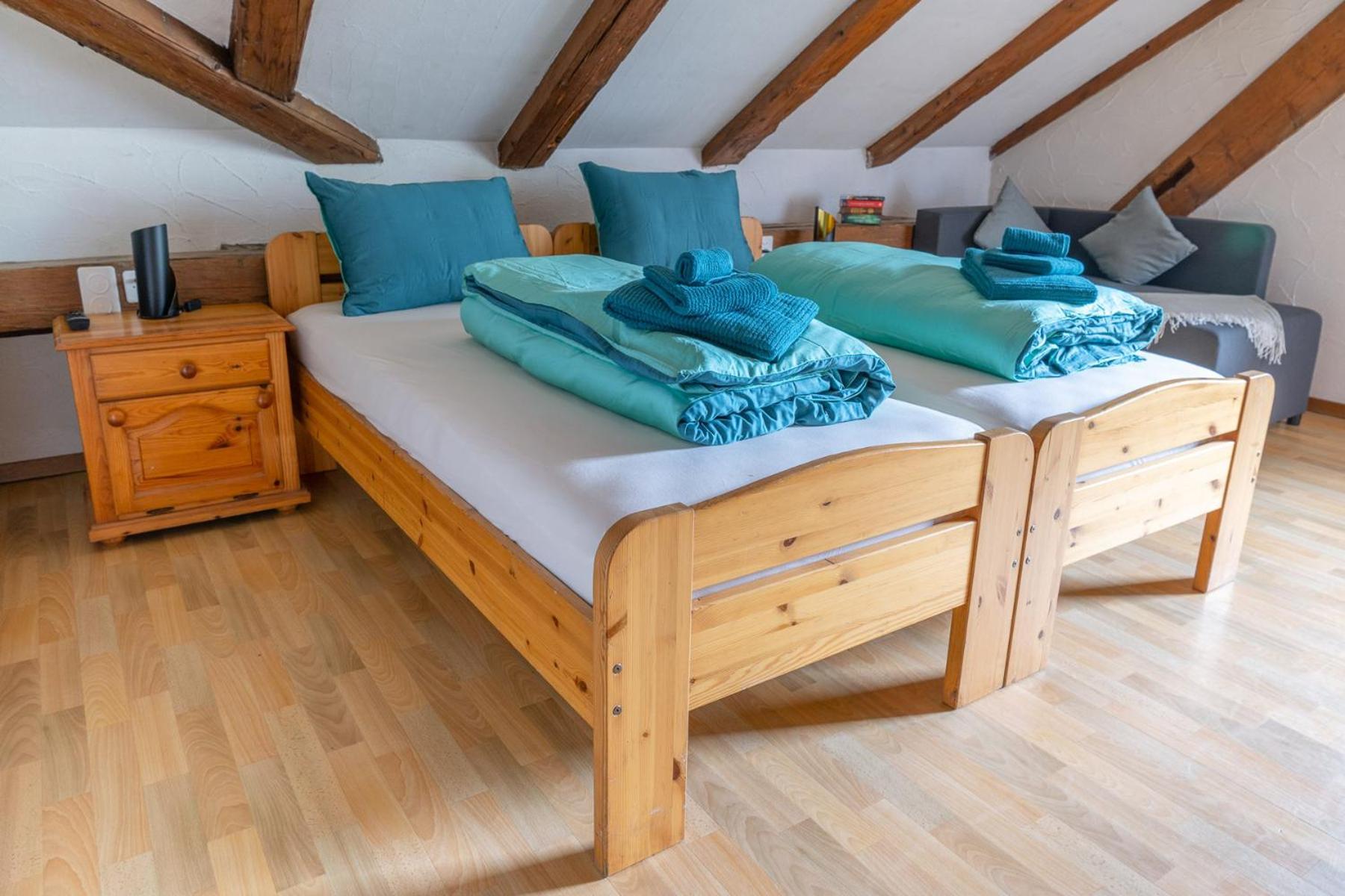 Chrona Bed & Breakfast Jenaz Стая снимка