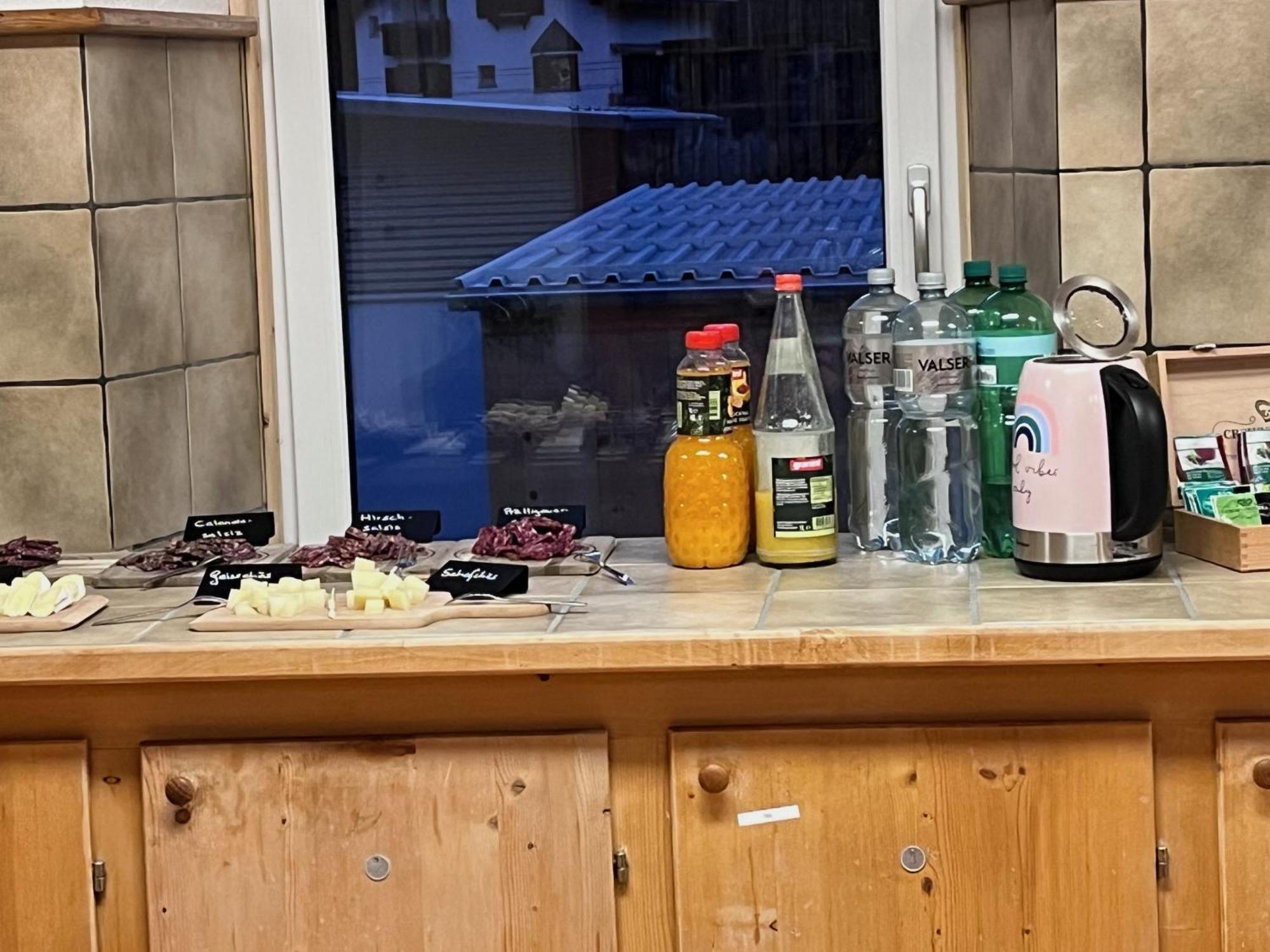 Chrona Bed & Breakfast Jenaz Екстериор снимка
