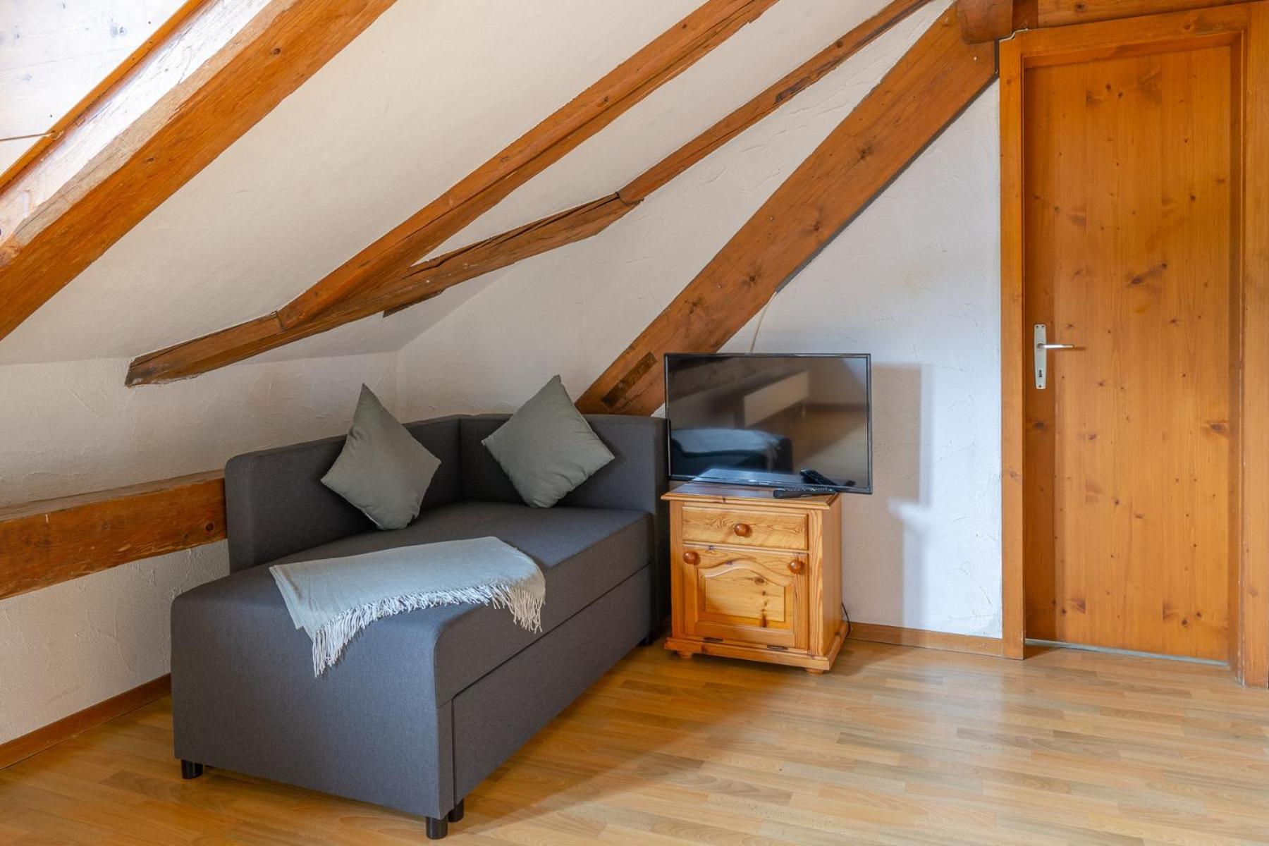 Chrona Bed & Breakfast Jenaz Стая снимка